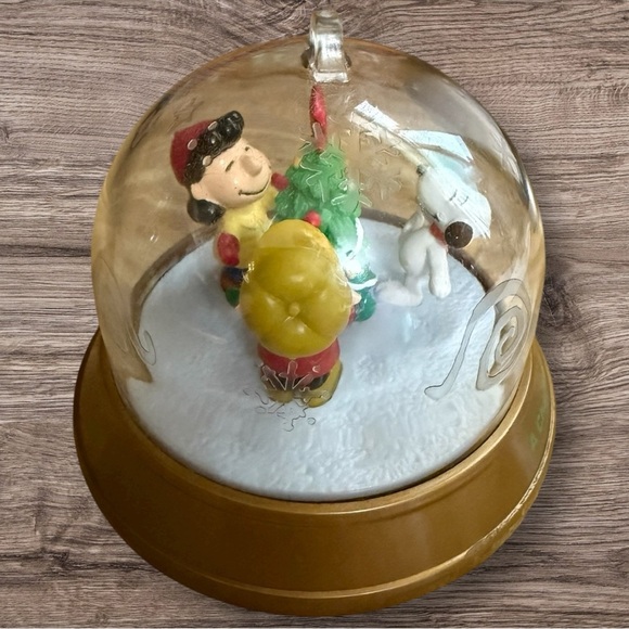 Vintage Spinning Ornament - A Charlie Brown Christmas - 1999 - Picture 4 of 7